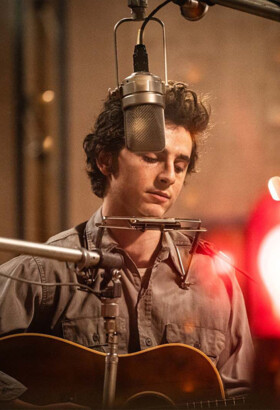 Un parfait inconnu : Timothée Chalamet incarne Bob Dylan sur grand écran