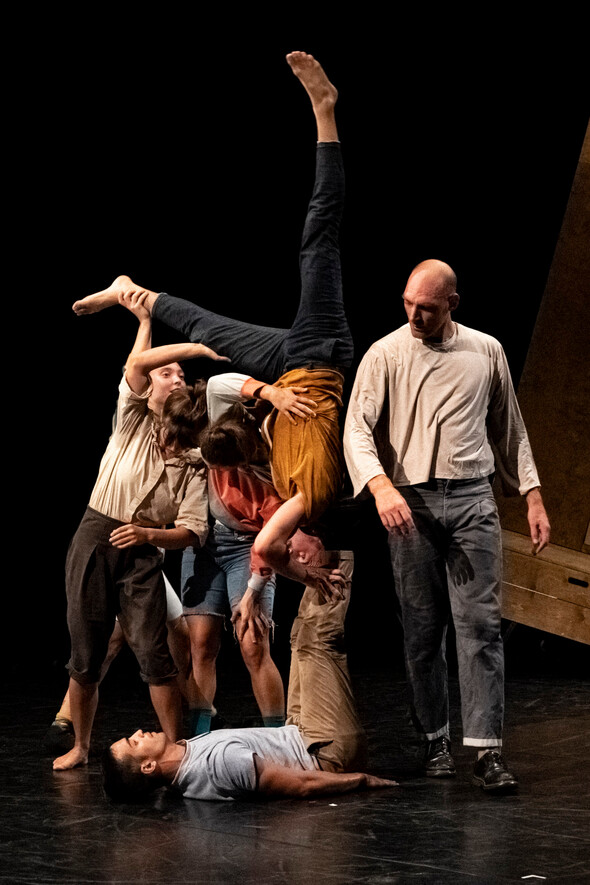 NUYE - COMPAGNIE DE CIRQUE « EIA »